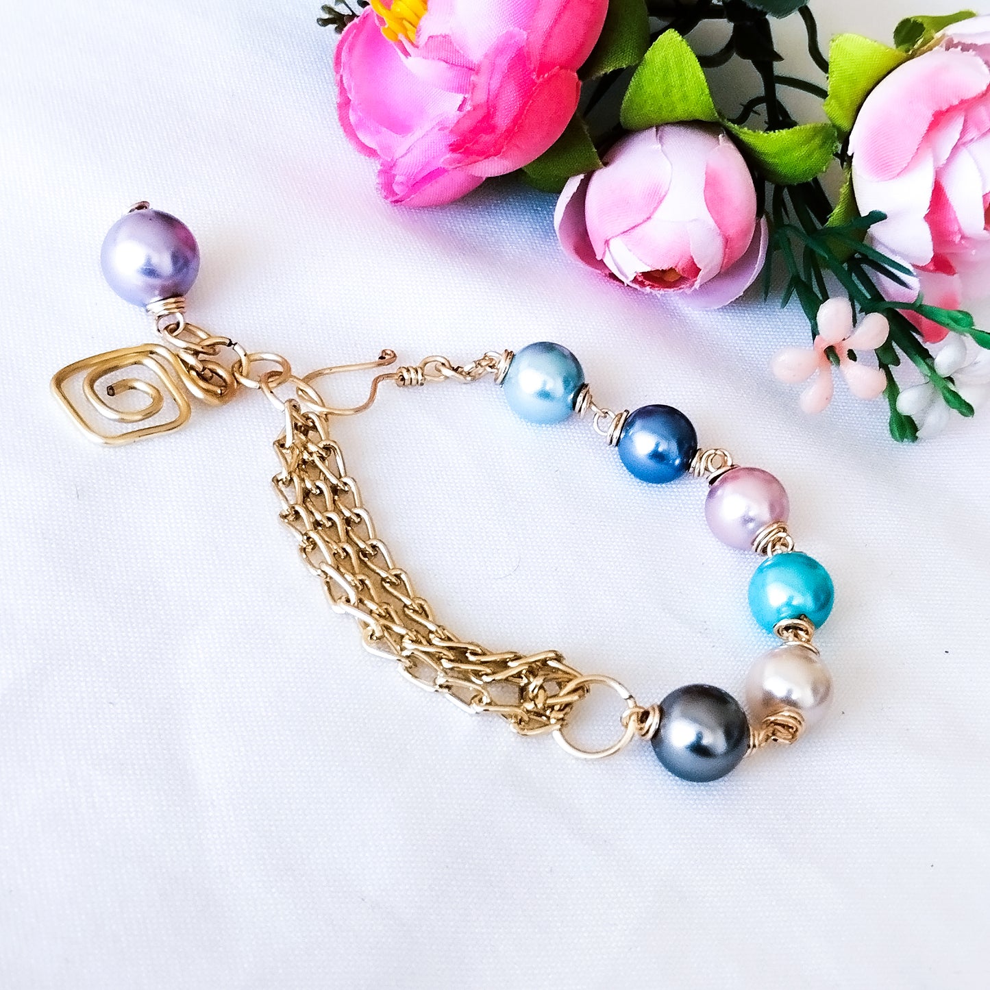 Conjunto de Pulsera Y Aros en Perlas Shell Y Cadena