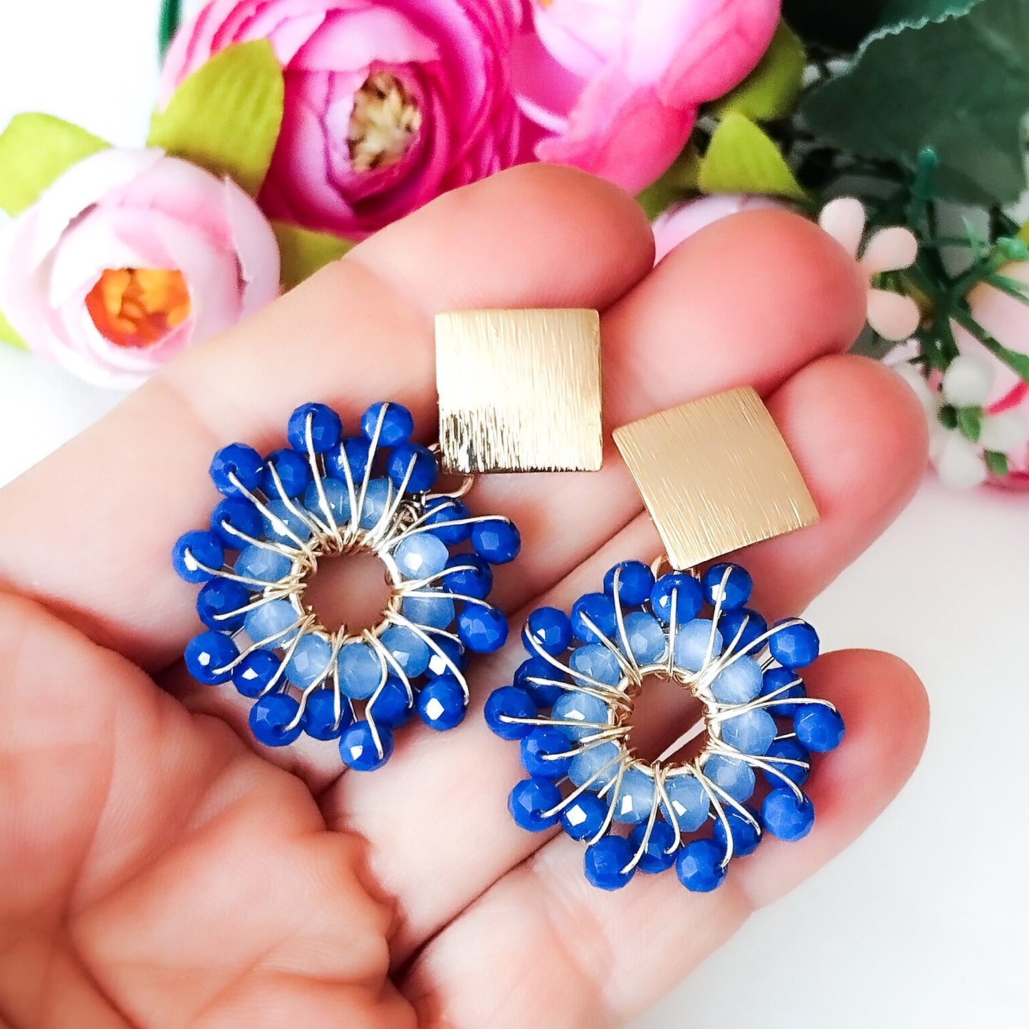 Aros Con Forma de Flor y Base con Forma de Diamante