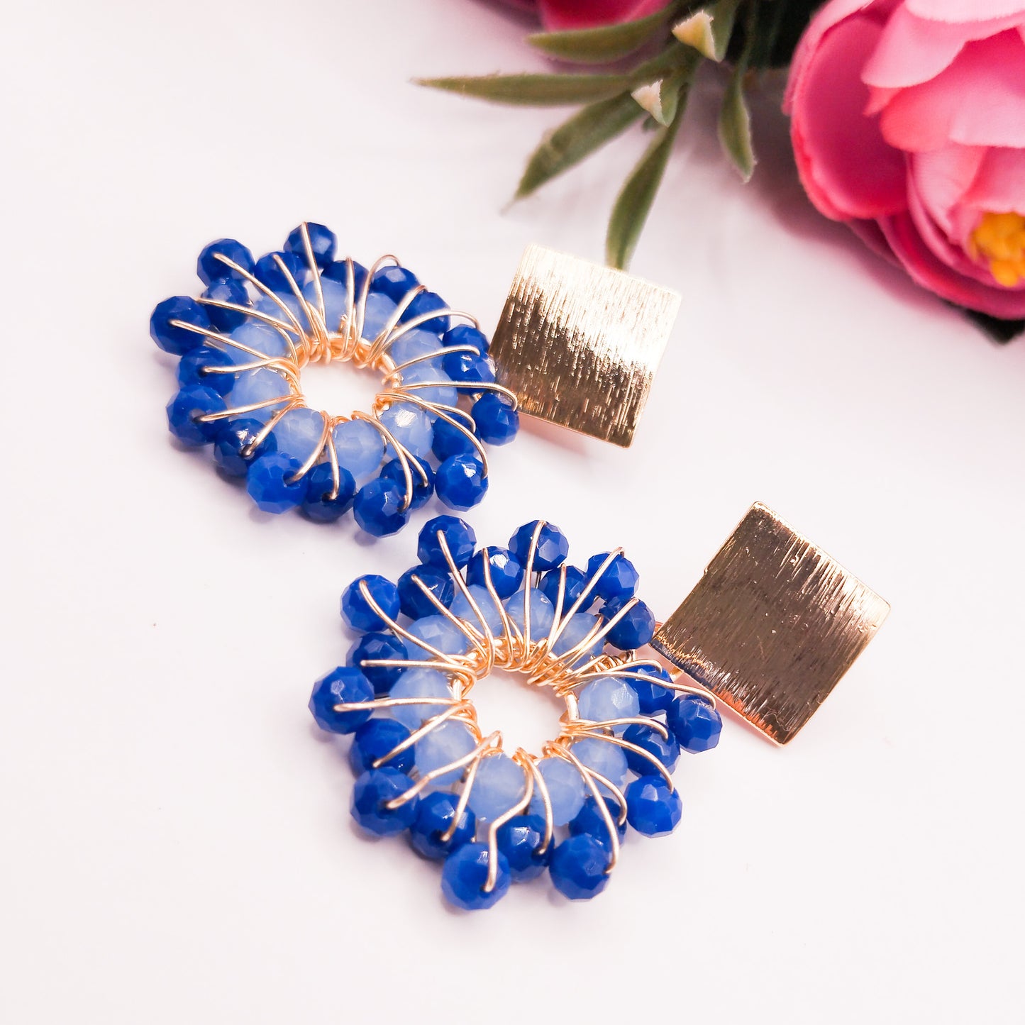 Aros Con Forma de Flor y Base con Forma de Diamante