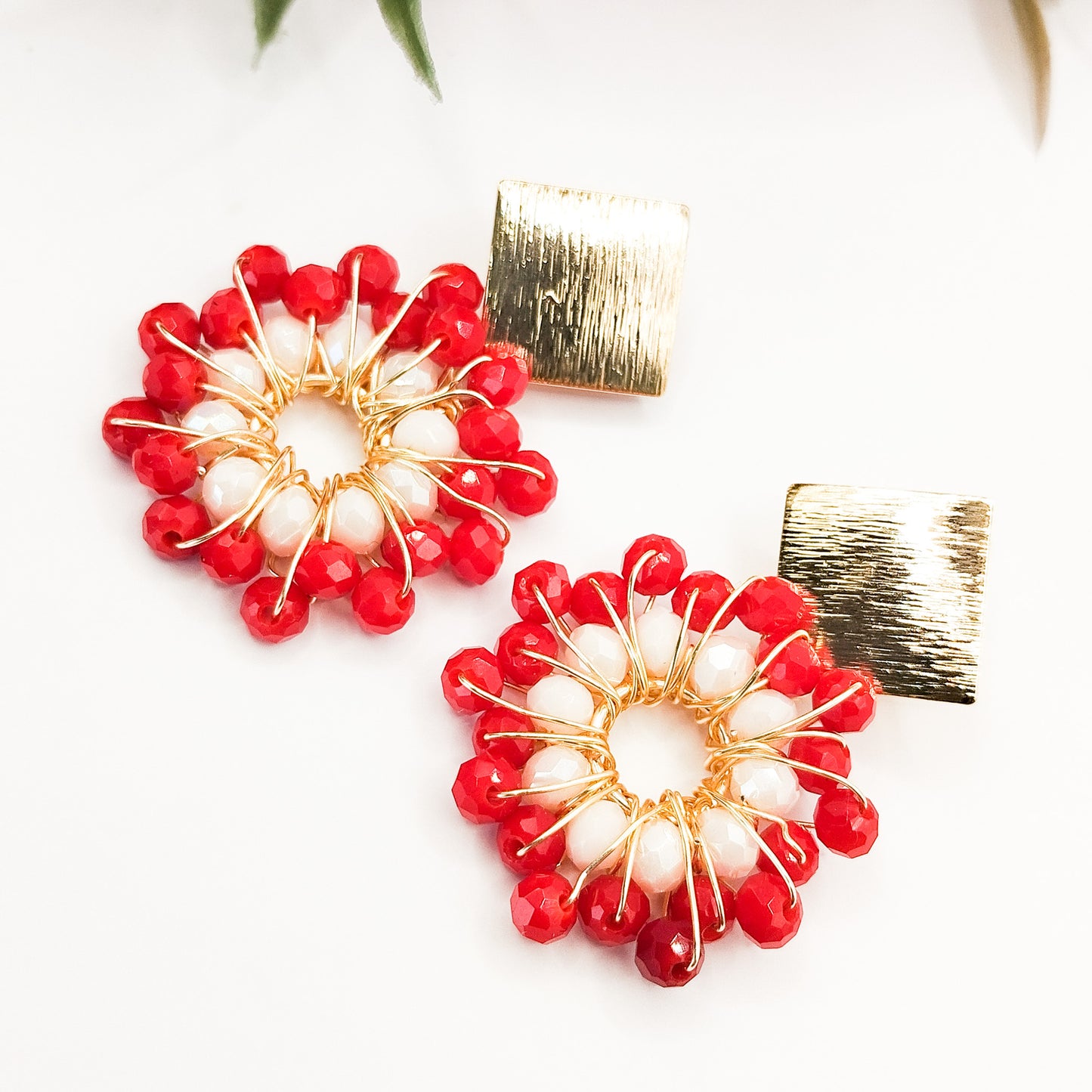 Aros Con Forma de Flor y Base con Forma de Diamante