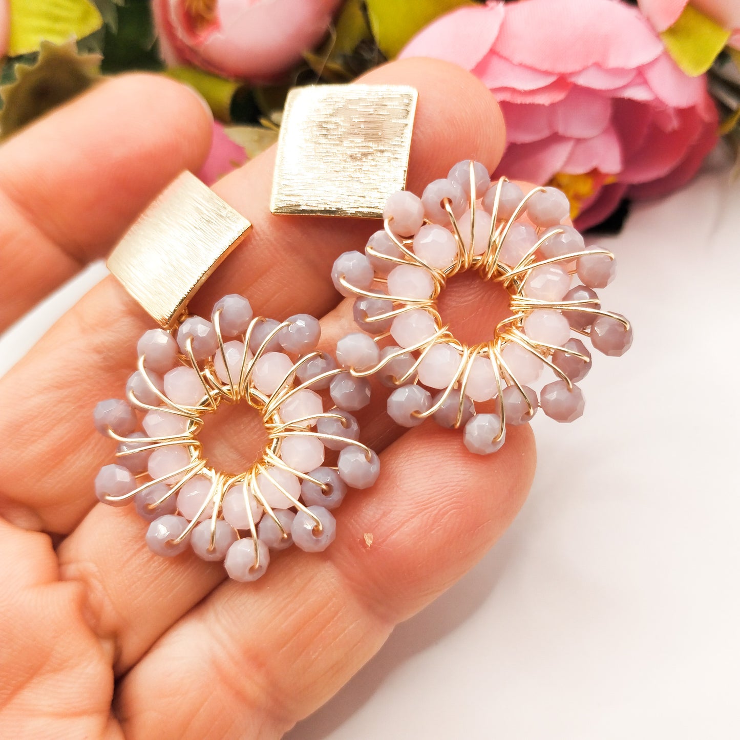 Aros Con Forma de Flor y Base con Forma de Diamante
