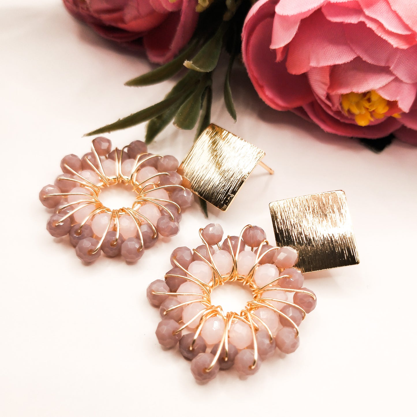 Aros Con Forma de Flor y Base con Forma de Diamante