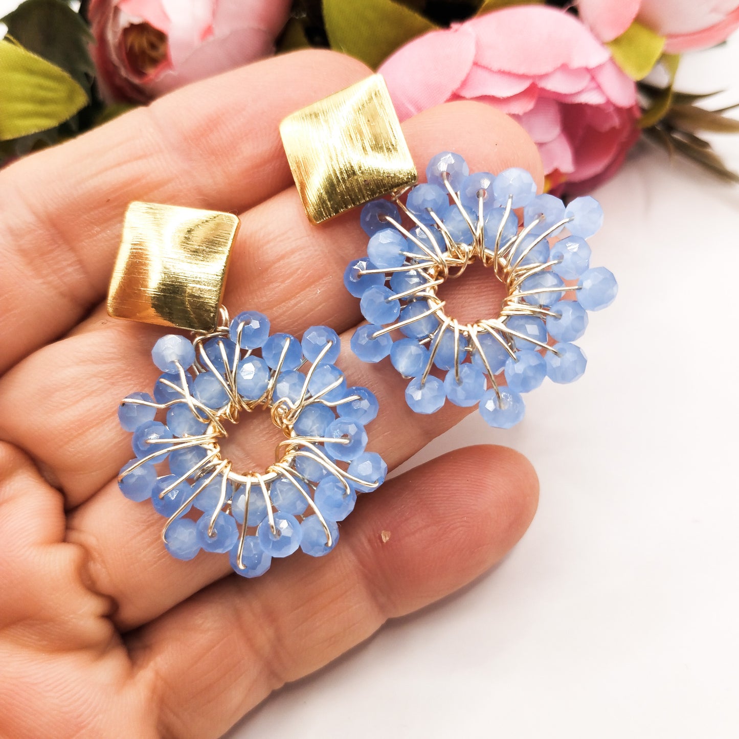 Aros Con Forma de Flor y Base con Forma de Diamante