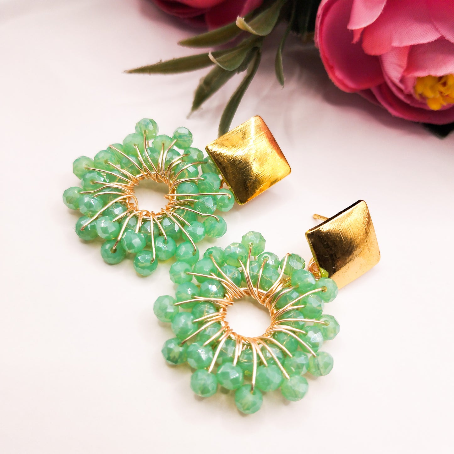 Aros Con Forma de Flor y Base con Forma de Diamante