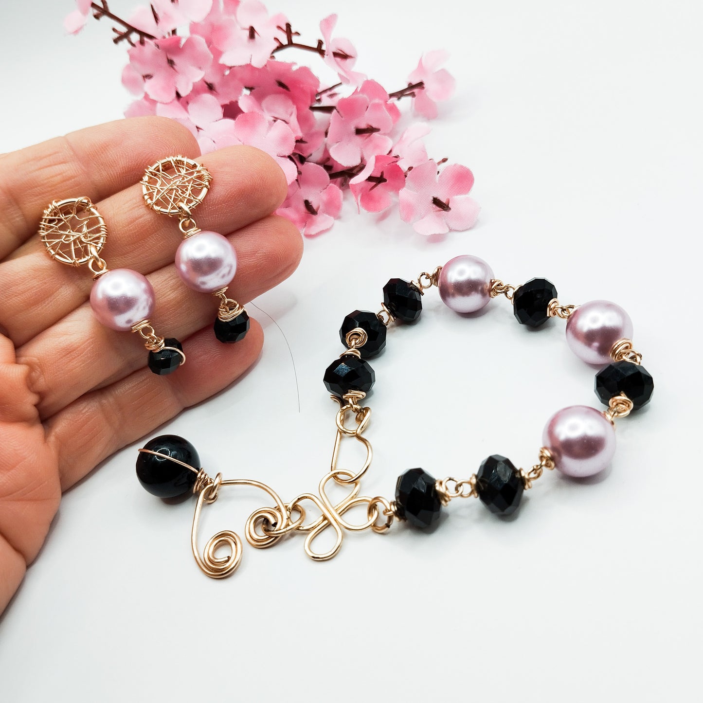 Conjunto de Pulsera y Aros con Perlas Shell y Cristales Checos