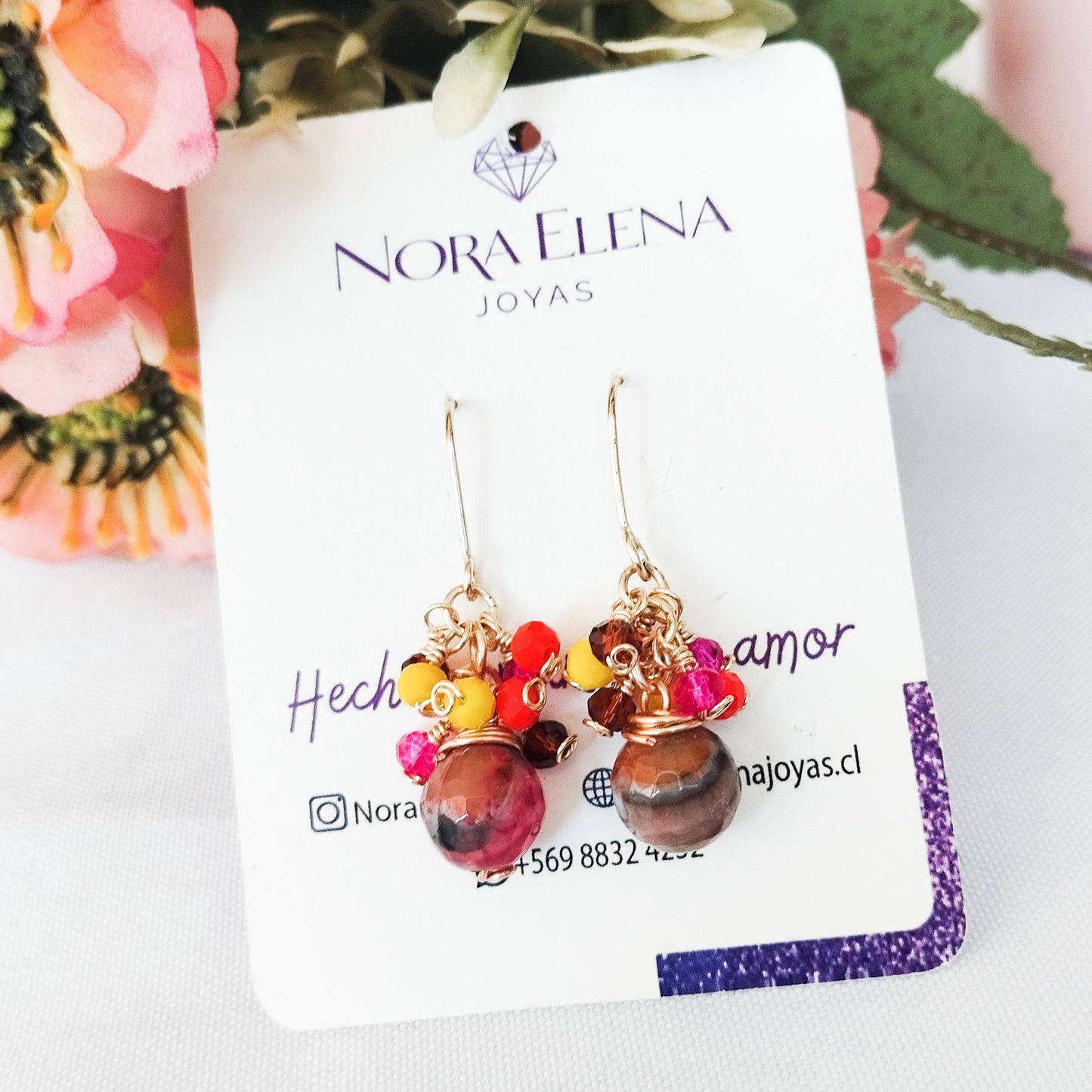 Aros de Una Ágata Natural Grande Y Pequeños Cristales Colgantes