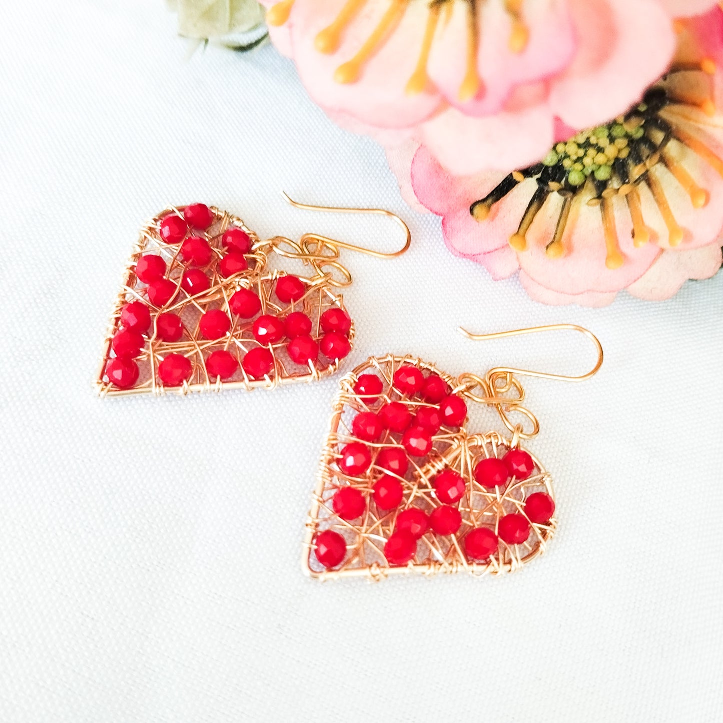 Aros de Corazones Grandes Entramados con Cristales Checos Rojos