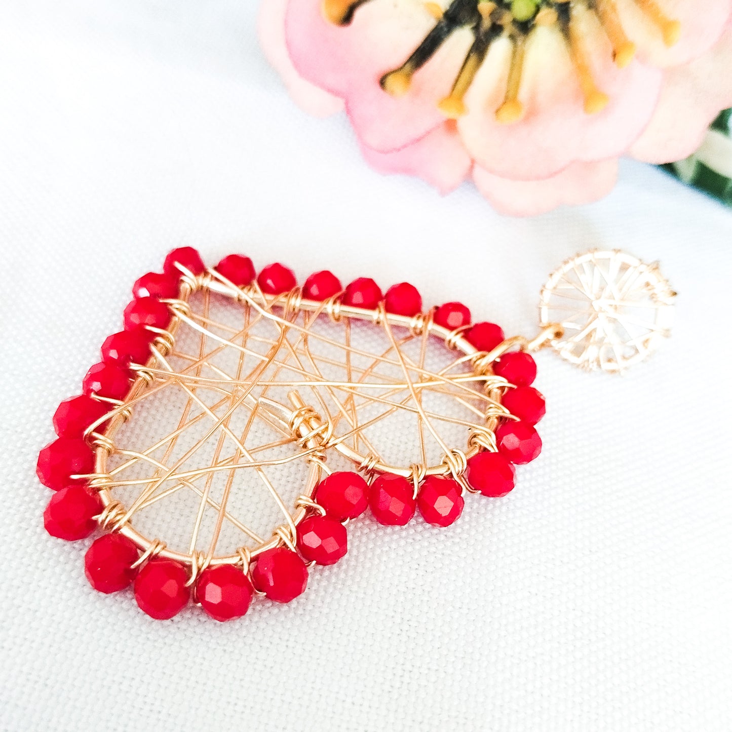Aros Grandes Colgantes de Corazones Rojos Tejidos