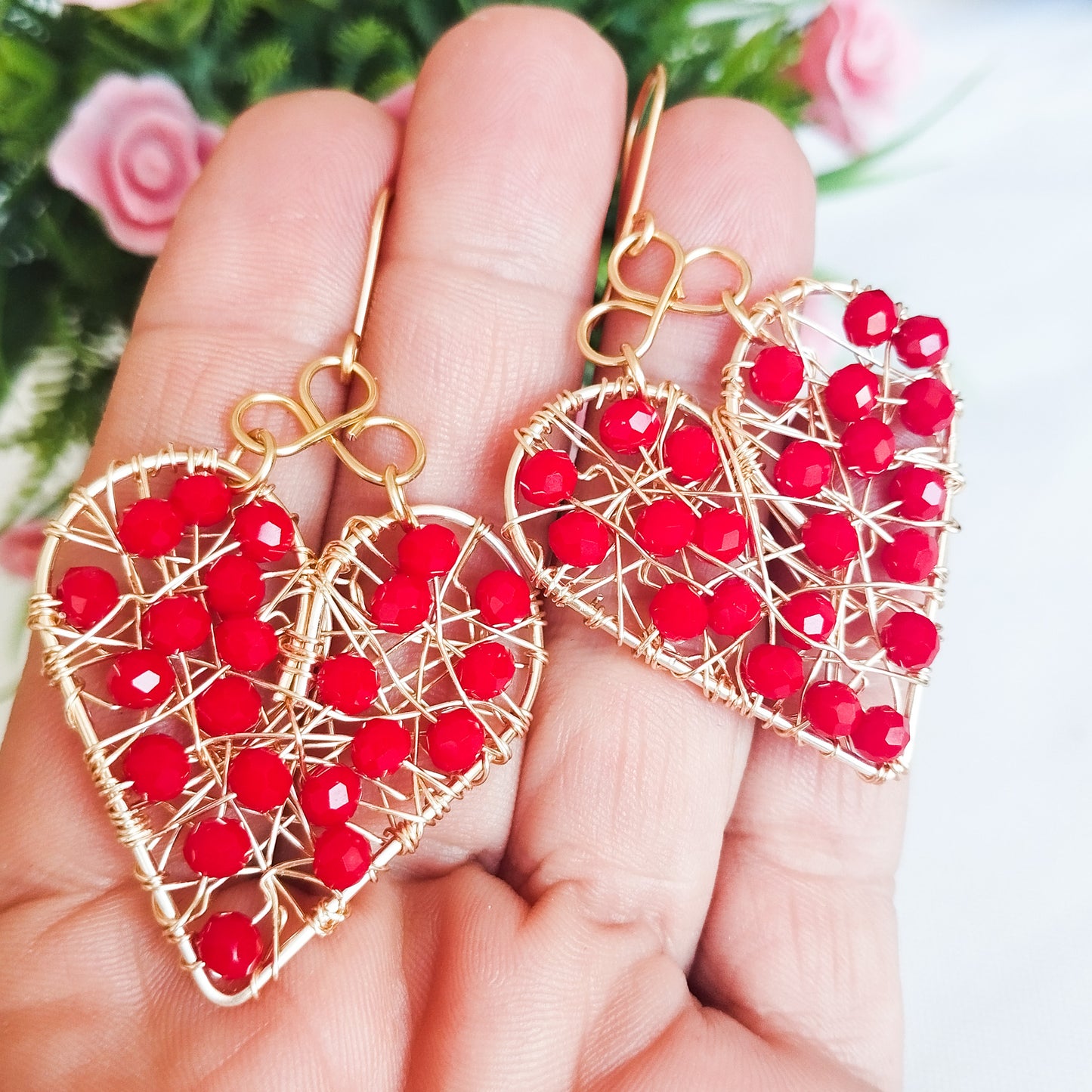 Aros de Corazones Grandes Entramados con Cristales Checos Rojos