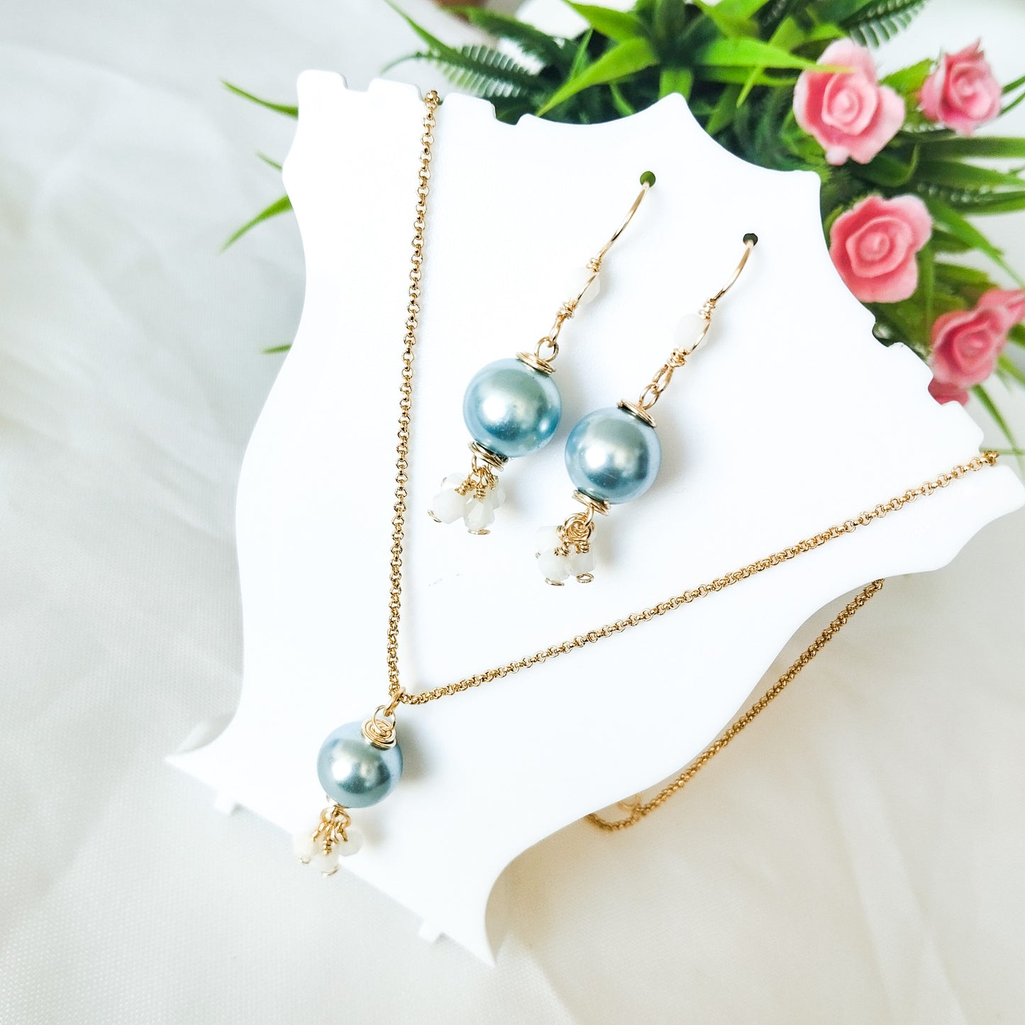Conjunto de Collar y Aros Colgantes Con Perlas Shell Azules