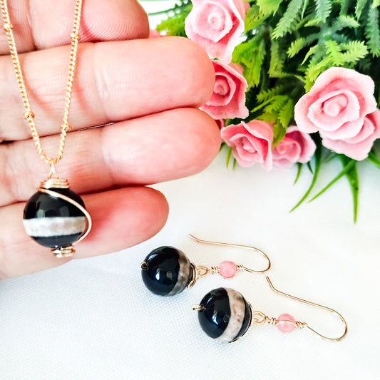 Conjunto de Aros Y Collar Con Ágatas Tibetanas Y Cadena en Baño de Oro