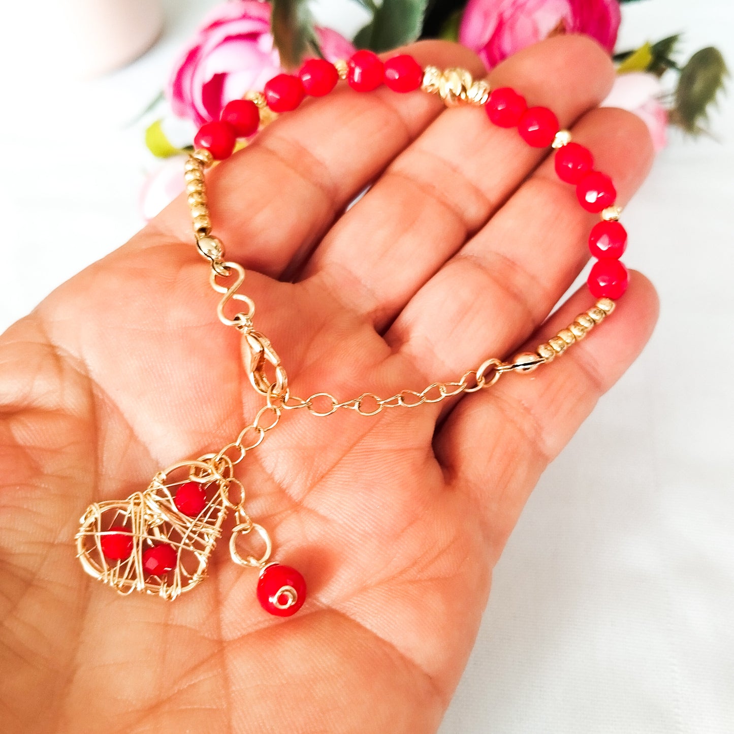 Pulsera en Ágatas Con Bolitas Labradas Y Cadena Extensora, Todo Con Baño de Oro