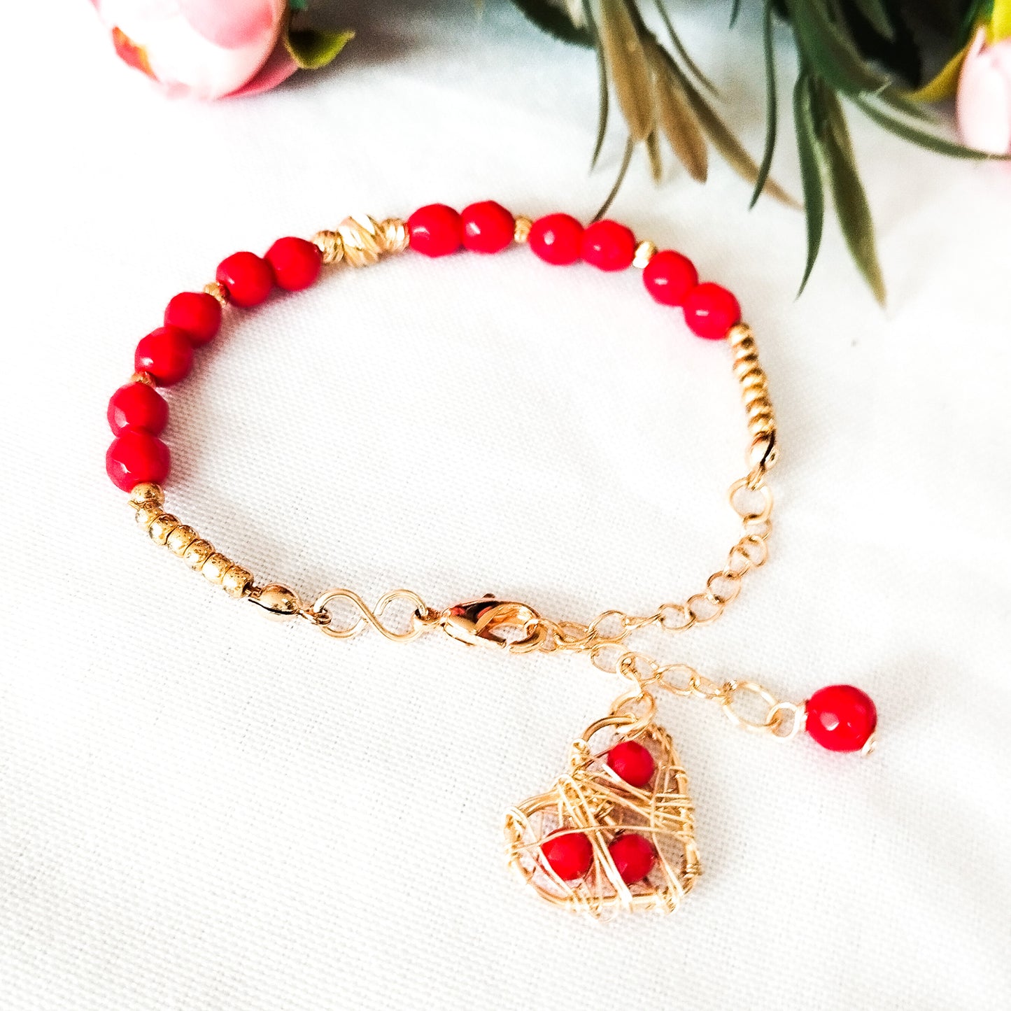 Pulsera en Ágatas Con Bolitas Labradas Y Cadena Extensora, Todo Con Baño de Oro