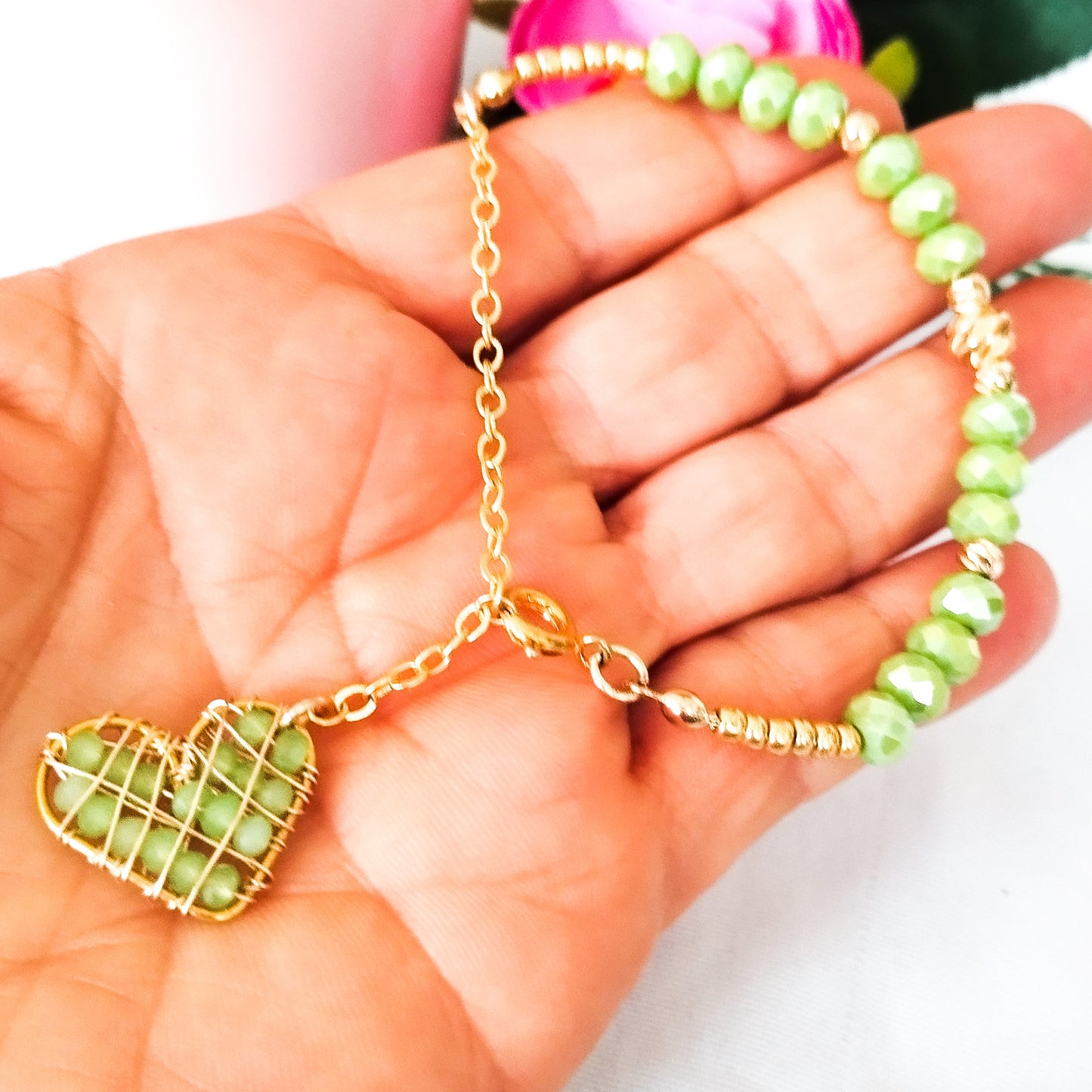 Pulsera de Dije Con Corazón en Alambre Entorchado y Cristales Checos