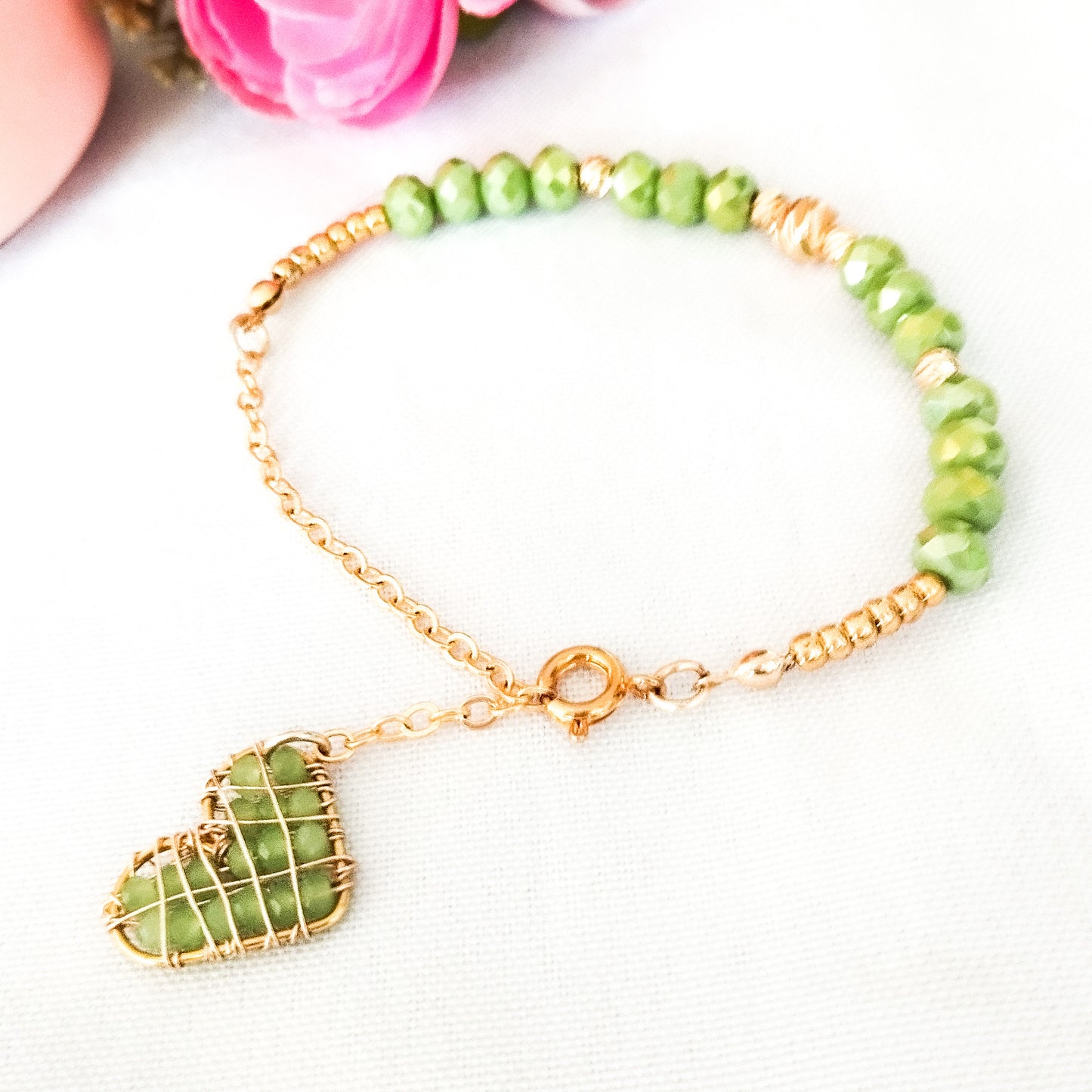Pulsera de Dije Con Corazón en Alambre Entorchado y Cristales Checos