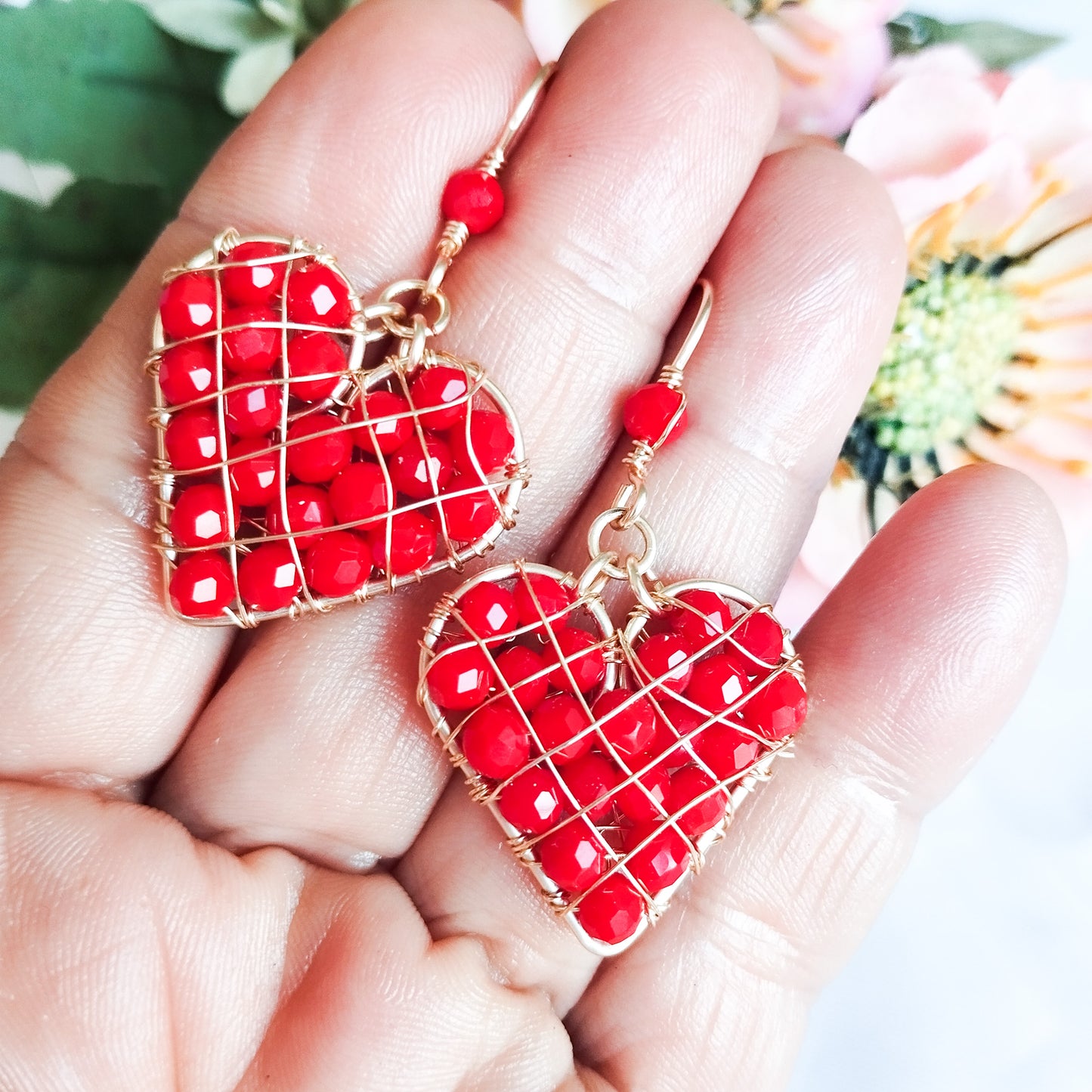 Aros Medianos de Corazón Rellenos Con Cristales Y Pin en Forma de Anzuelo Con Baño de Oro