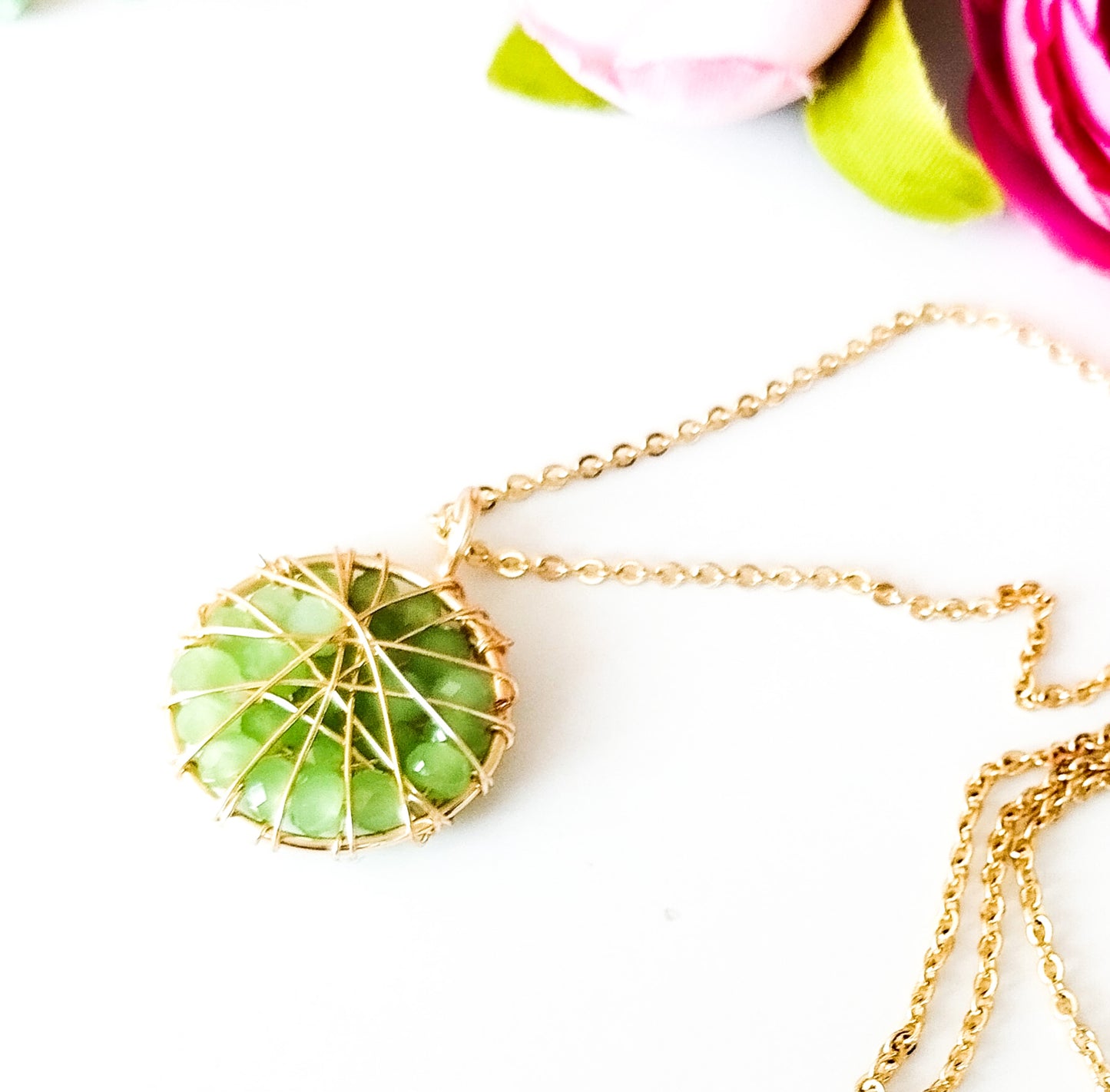 Collares Con Cadena en Baño de Oro Y Pequeño Dije Redondo Relleno Con Cristales