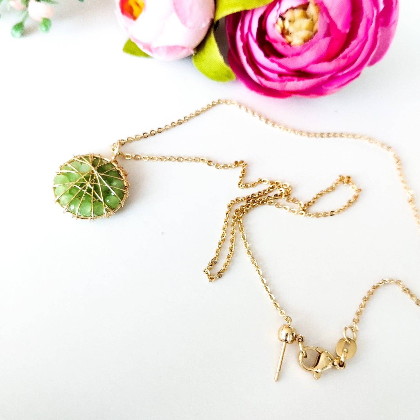 Collares Con Cadena en Baño de Oro Y Pequeño Dije Redondo Relleno Con Cristales