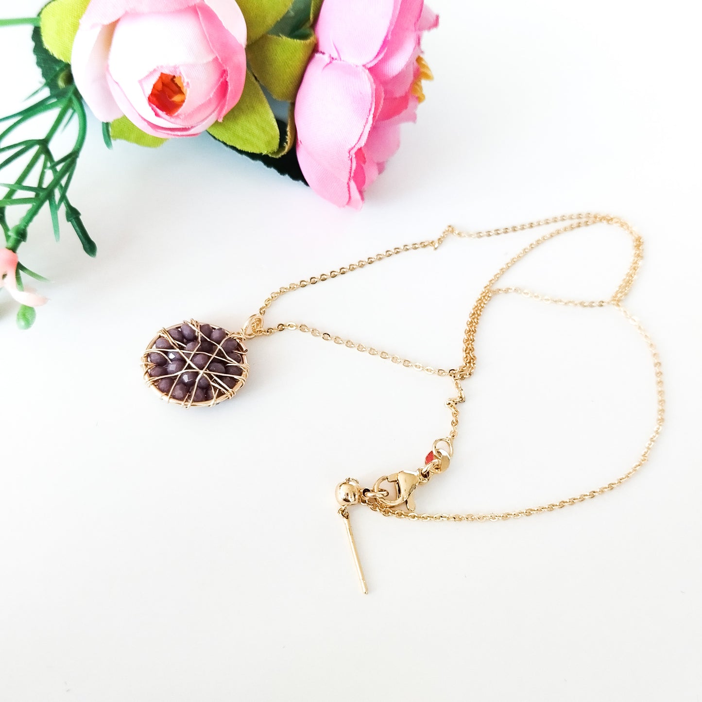 Collares Con Cadena en Baño de Oro Y Pequeño Dije Redondo Relleno Con Cristales