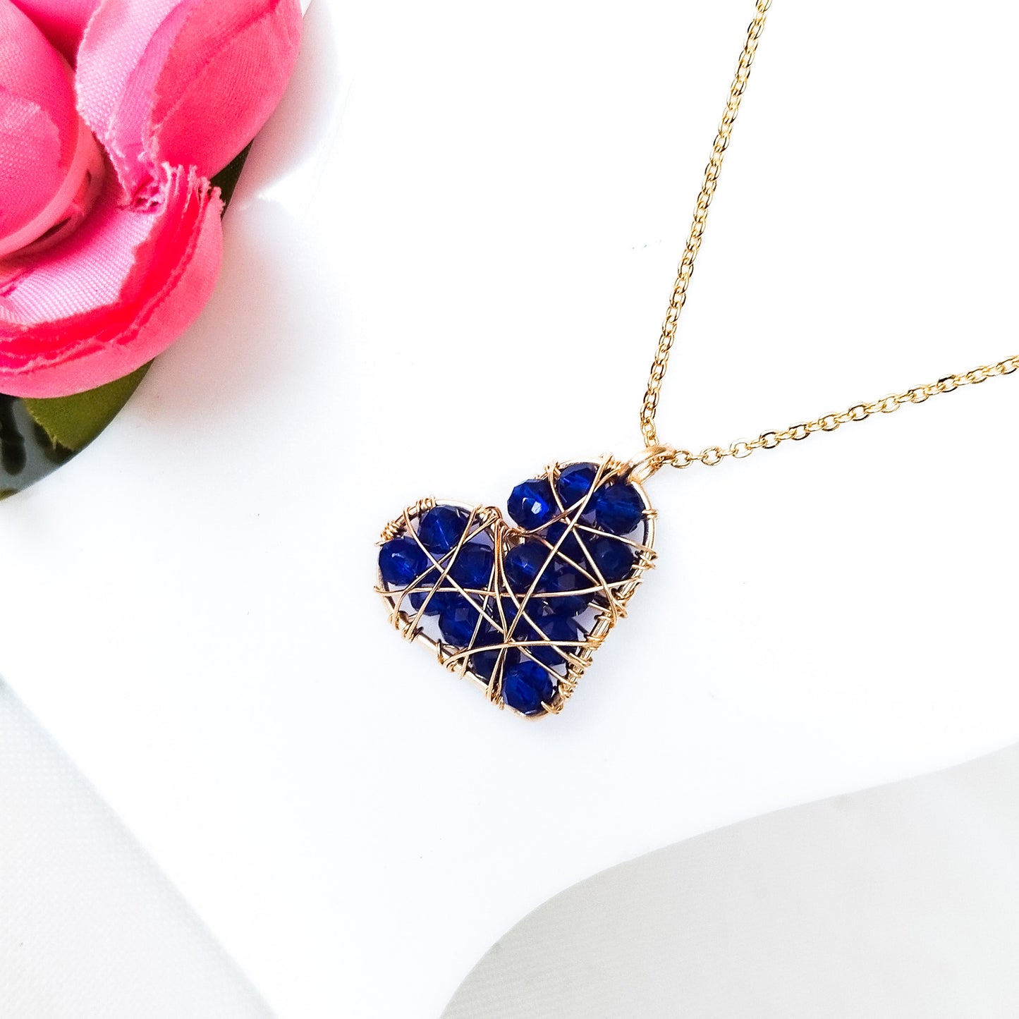 Collar Con Dije en Forma de Corazón Relleno Con Cristales Checos