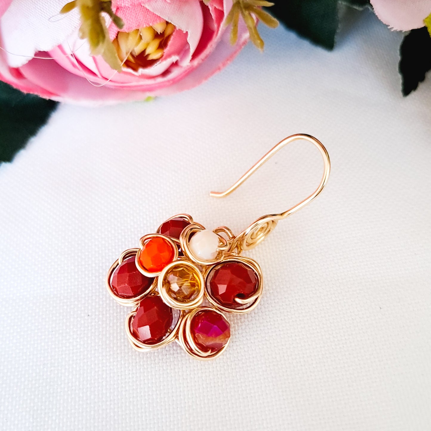 Aros en Forma de Flor Con Cristales Engastados