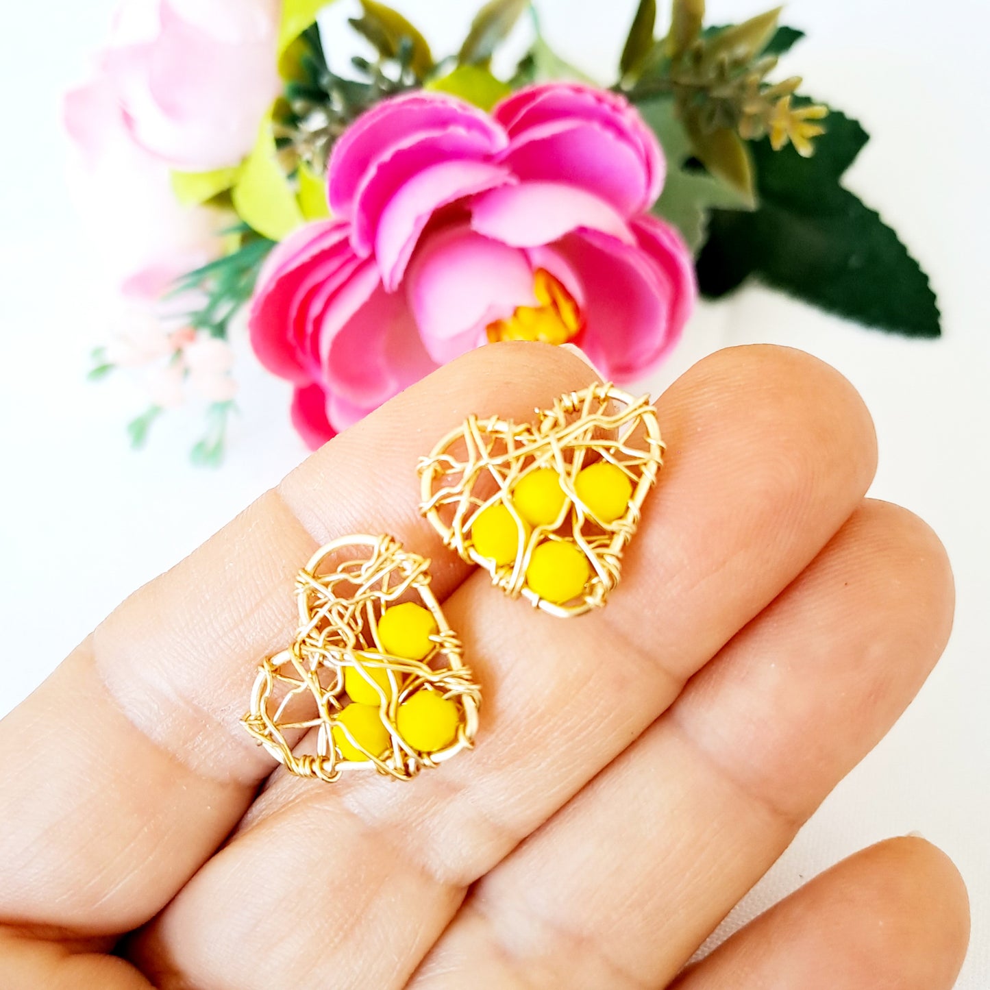 Aros Con Forma de Corazón Y Cristales Engarzados en la Base