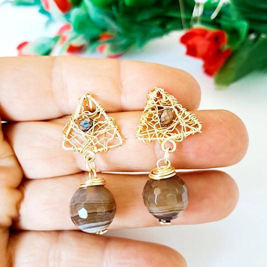Aros Con Base en Forma de Triángulo Y Piedra de Ágata Colgante