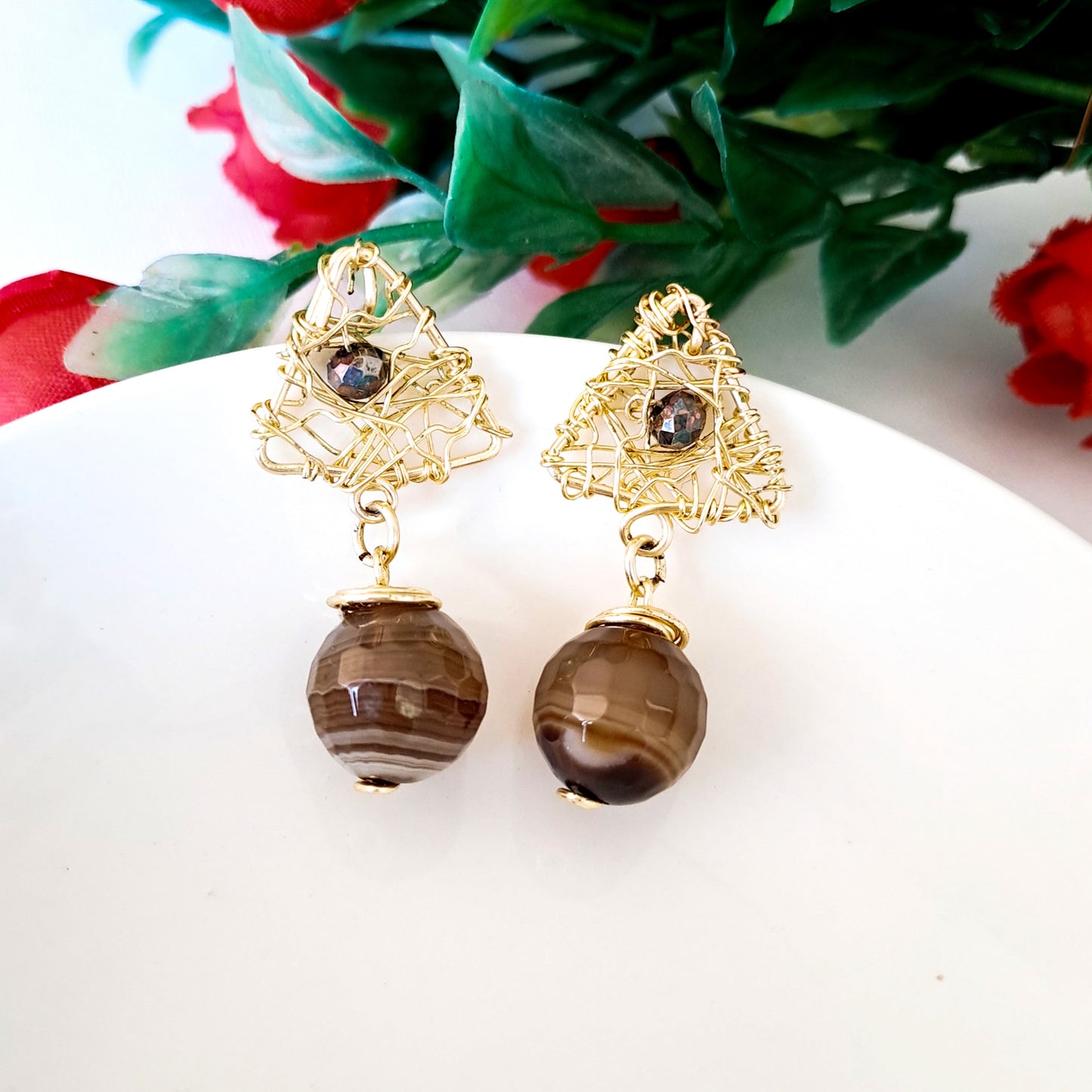 Aros Con Base en Forma de Triángulo Y Piedra de Ágata Colgante