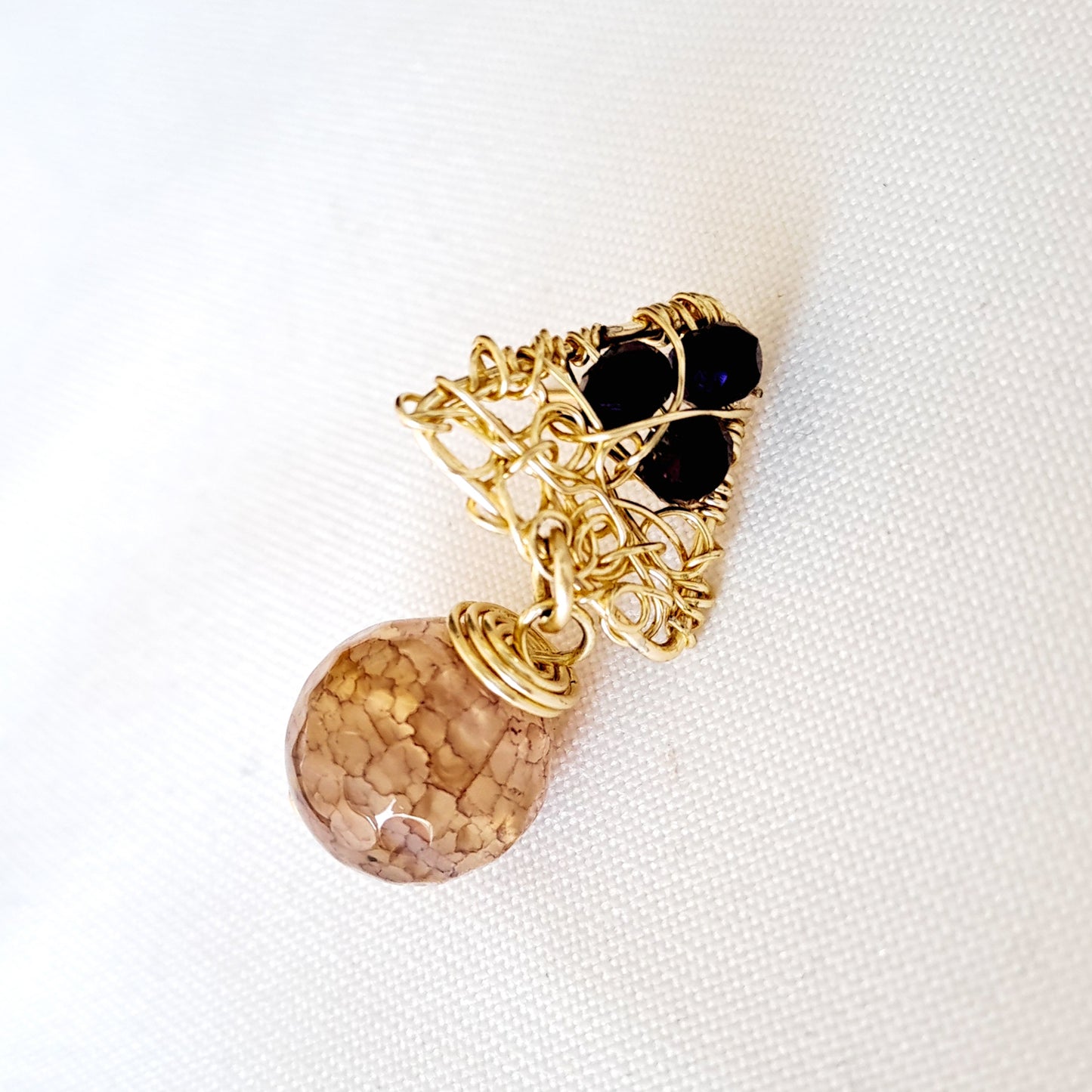Aros Con Base en Forma de Triángulo Con Cristales Y Piedra de Ágata Colgante