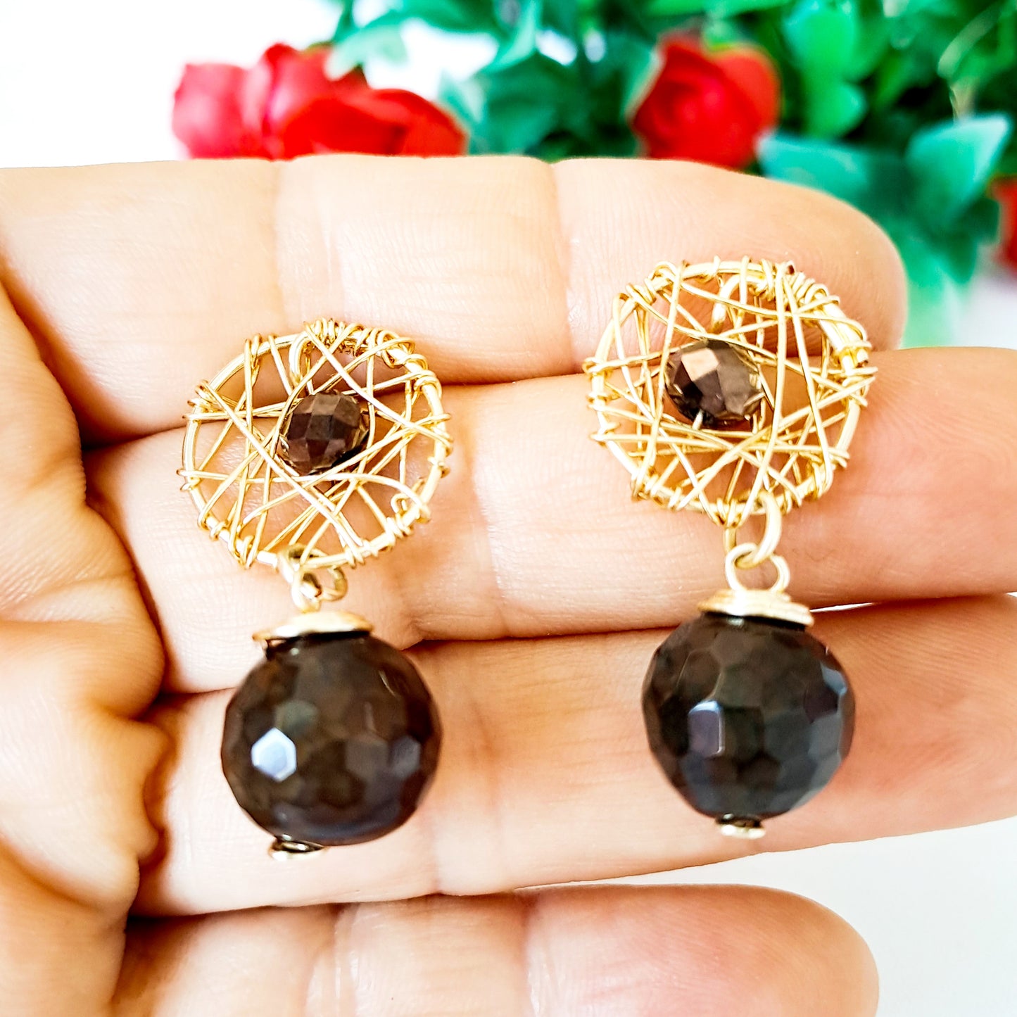 Aros Con Base Redonda Decorada Con Un Cristal Y Una Ágata Colgante