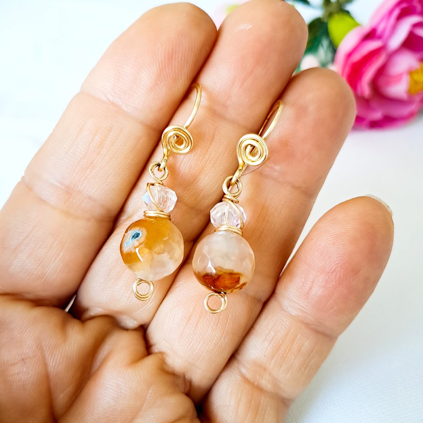Aros de Anzuelo Decorados Con Una Piedra Natural Y Un Cristal Colgante
