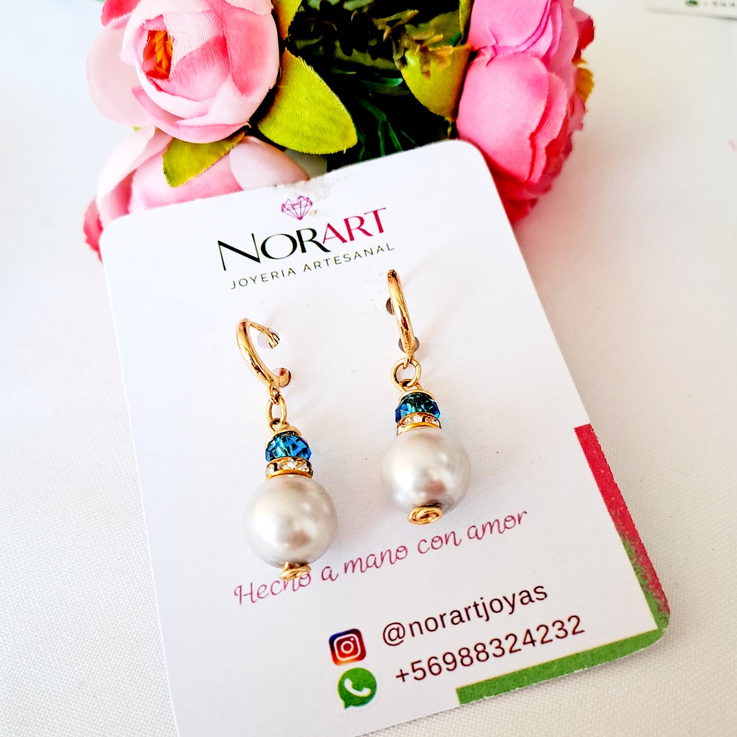 Aros Colgantes Con Perlas Y Base Con Baño de Oro