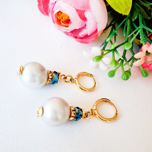 Aros Colgantes Con Perlas Y Base Con Baño de Oro
