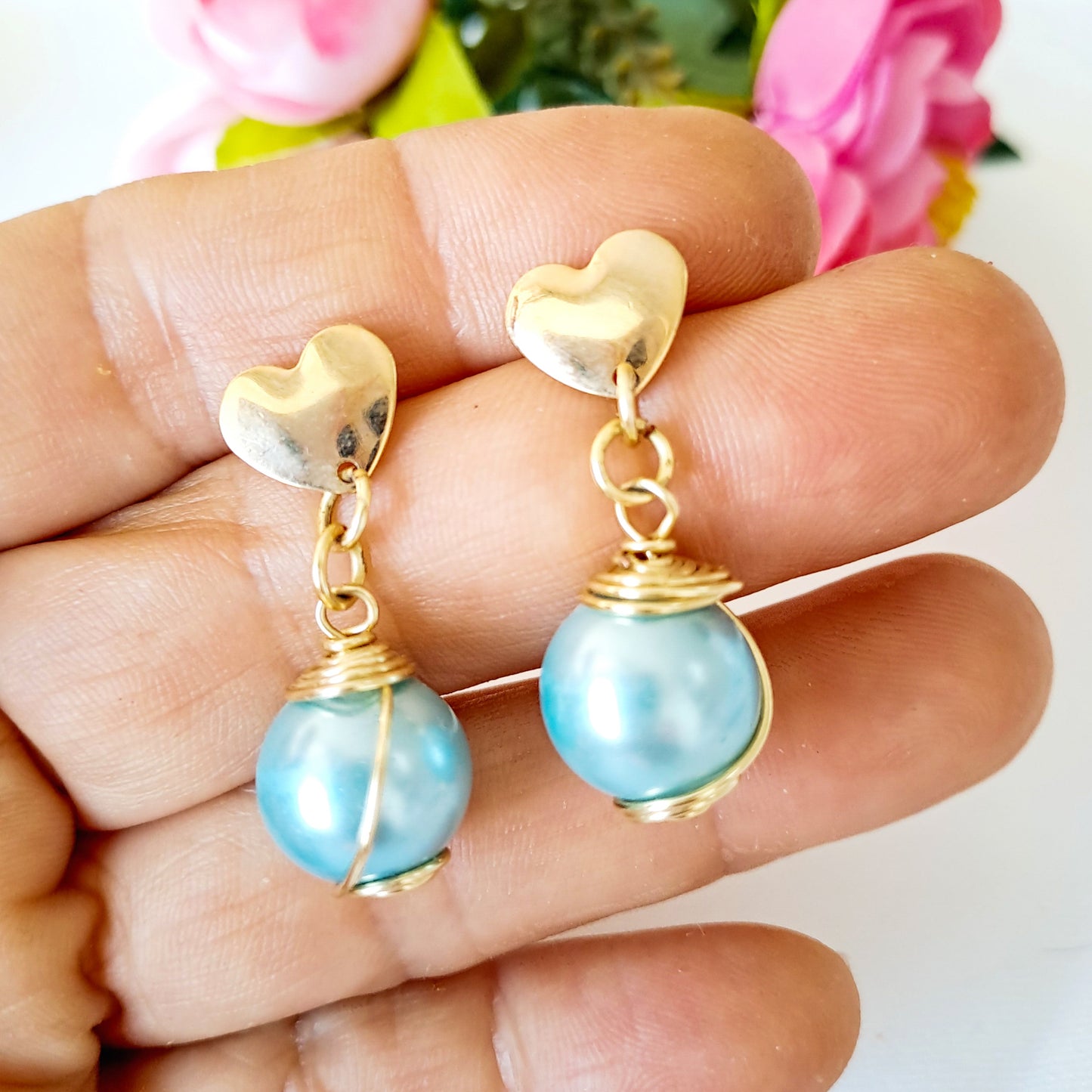 Aros Colgantes Con Una Perla Engarzada Y Base en Forma de Corazón