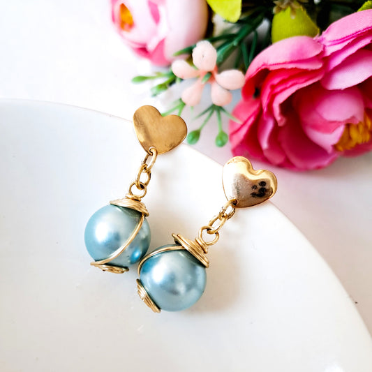 Aros Colgantes Con Una Perla Engarzada Y Base en Forma de Corazón