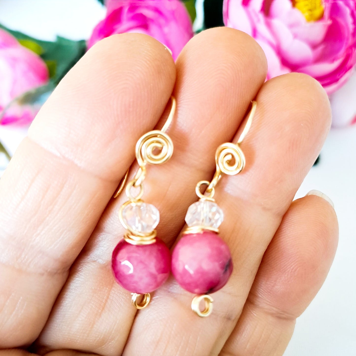 Aros de Anzuelo Decorados Con Una Piedra Natural Y Un Cristal Colgante
