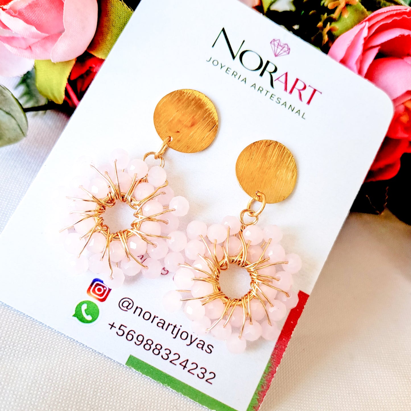 Aros Con Forma de Flor y Base con Baño de Oro