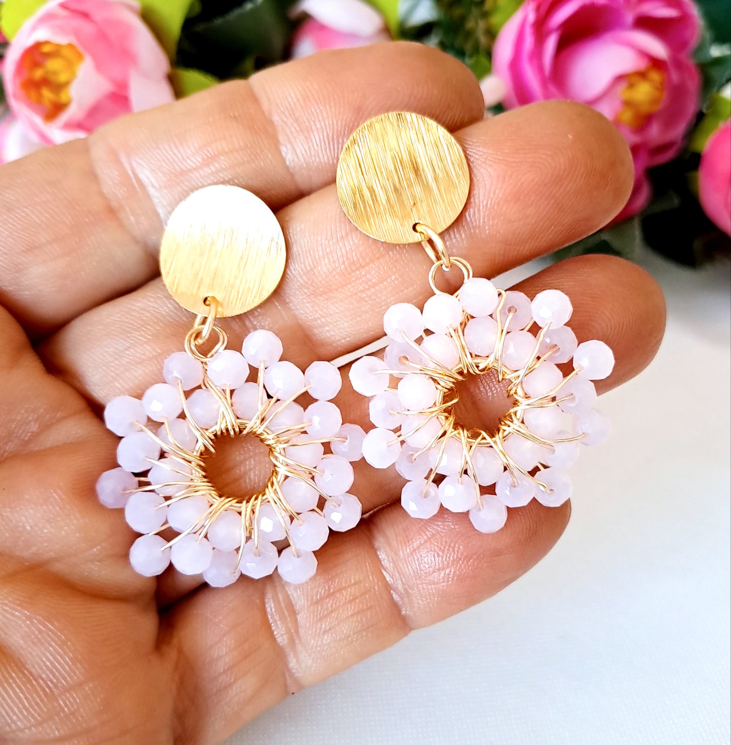 Aros Con Forma de Flor y Base con Baño de Oro
