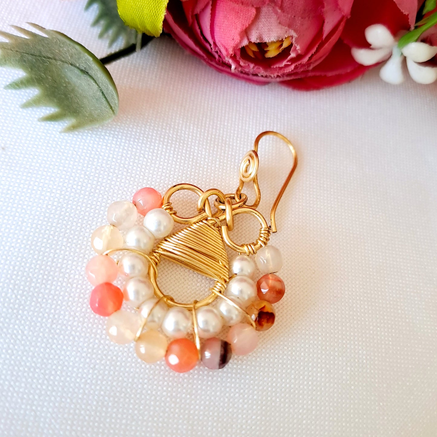 Aros con Perlas y Ágatas en Forma de Flor