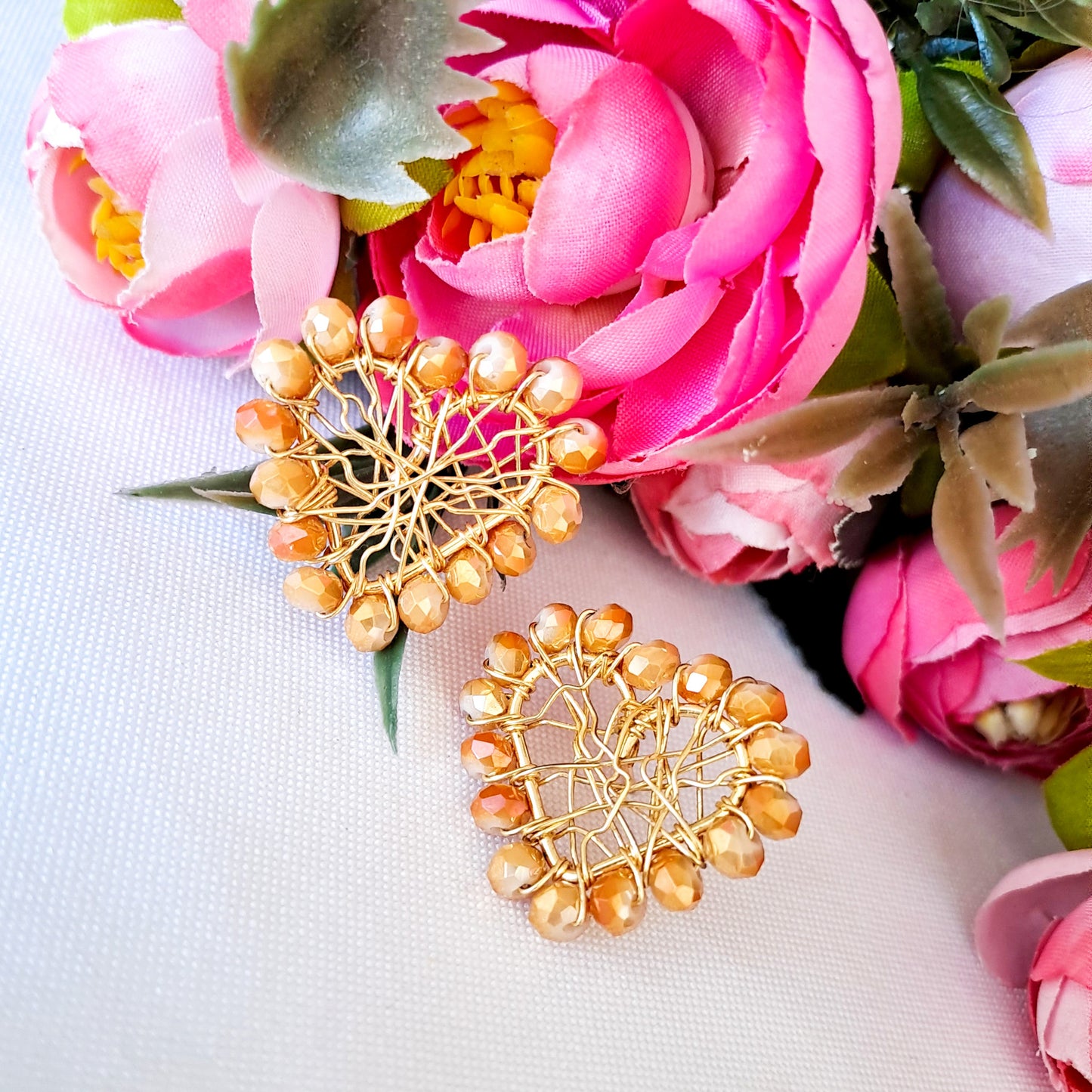 Aros Con Forma de Corazón Con Cristales Entorchados Alrededor
