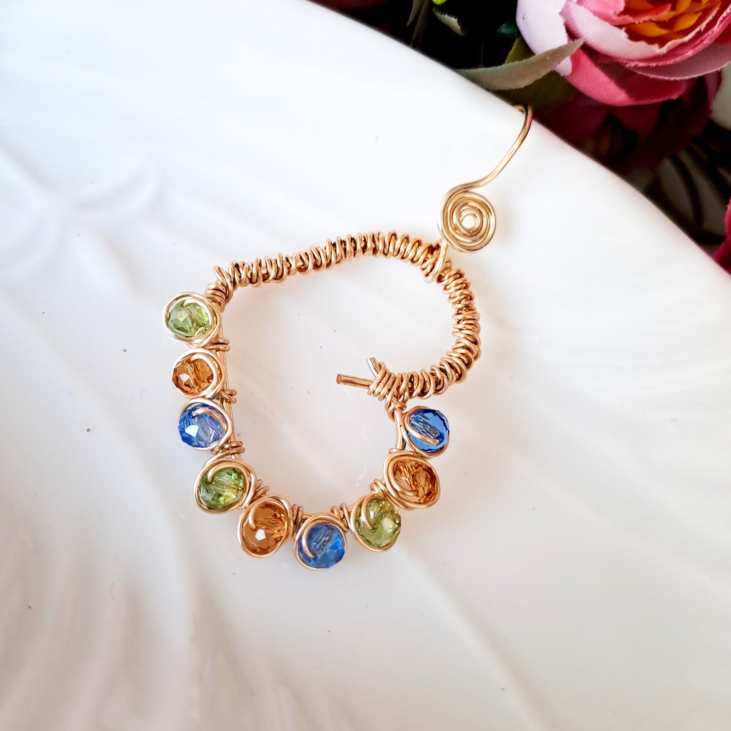 Aros en Forma de Corazón Mitad Entorchado Con Cristales