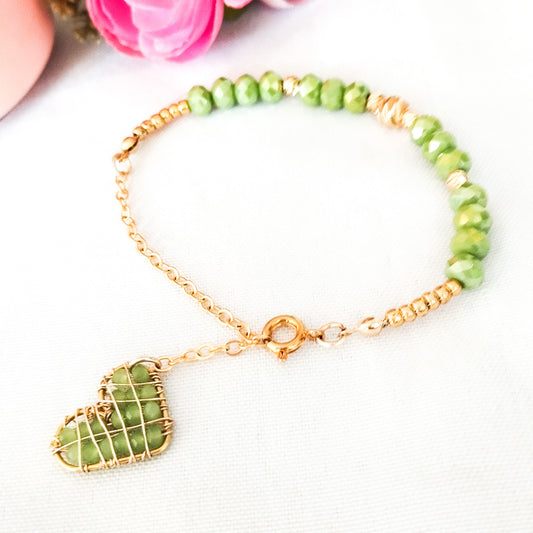 Pulsera de Dije Con Corazón en Alambre Entorchado y Cristales Checos