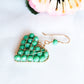 Aros Medianos de Corazón Rellenos Con Cristales Y Pin en Forma de Anzuelo Con Baño de Oro