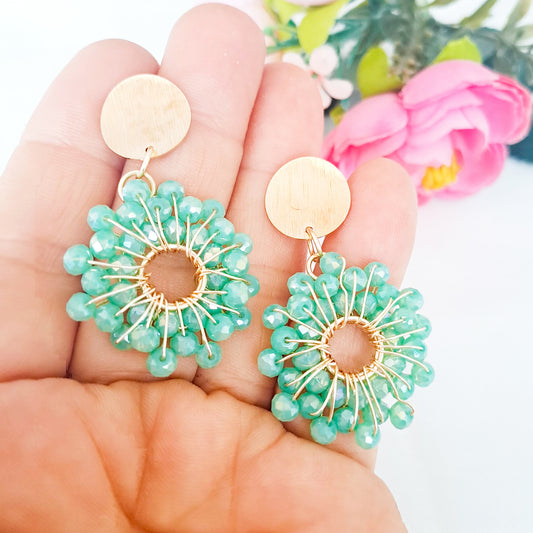 Aros Con Forma de Flor y Base con Baño de Oro