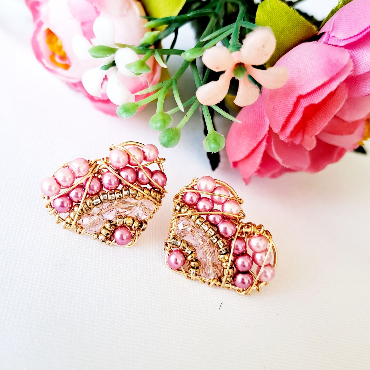 Aros Con Forma de Corazón Rellenos Con Cristales Y Perlas